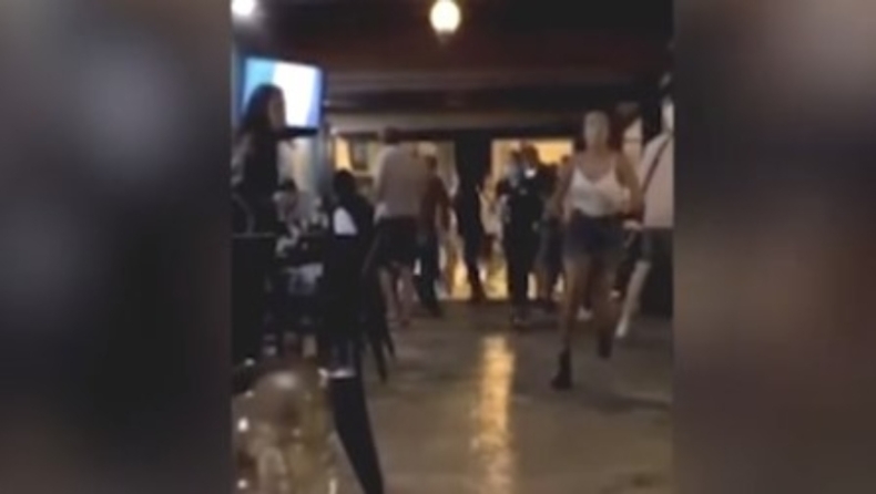 Άγριος καυγάς έξω από κλαμπ στην Μάλαγα, πετούσαν καρέκλες και τραπέζια (vid)