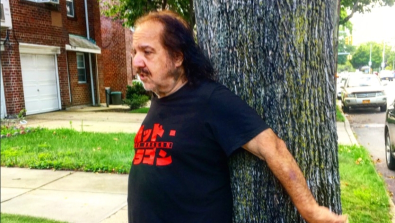 Ο πορνοστάρ Ron Jeremy ξεκίνησε διαμαρτυρία για να σώσει το αγαπημένο του δέντρο (pics & vid)