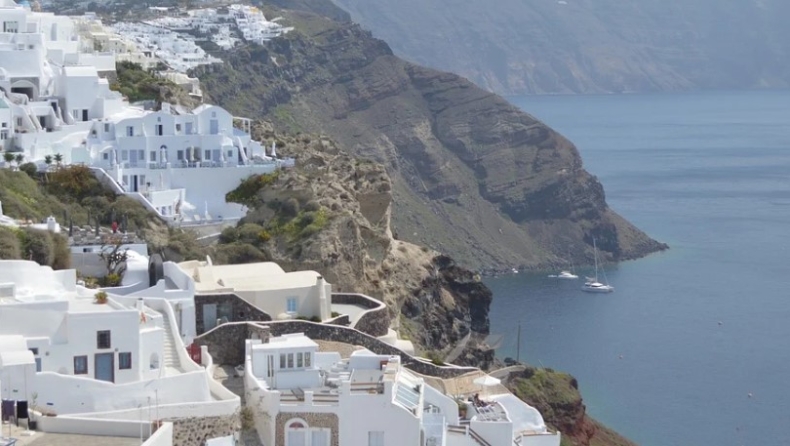 Die Zeit: Η Ελλάδα περιόρισε με επιτυχία την πανδημία και τώρα διεκδικεί τουρίστες