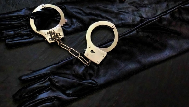 Άνδρες προσελήφθησαν για σεξουαλική φαντασίωση και μπήκαν σε λάθος σπίτι!