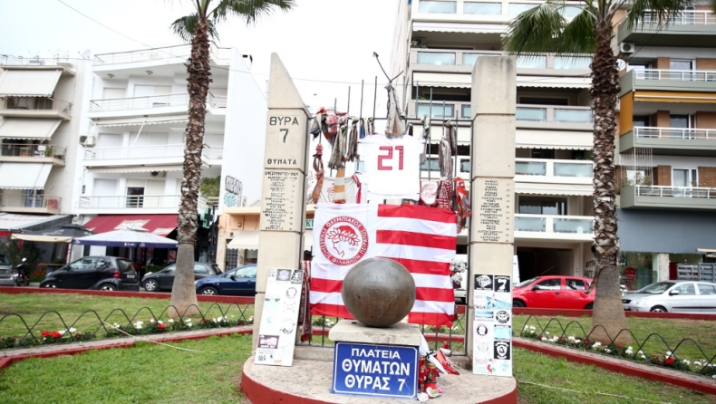 Ολυμπιακός: Άγνωστοι βεβήλωσαν το μνημείο της Θύρας 7 (pic)