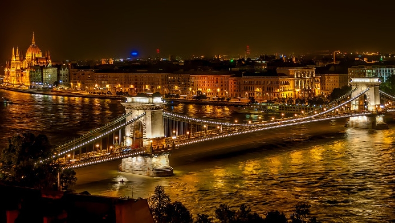 H Ουγγαρία ετοιμάζεται για το δεύτερο κύμα κορονοϊού