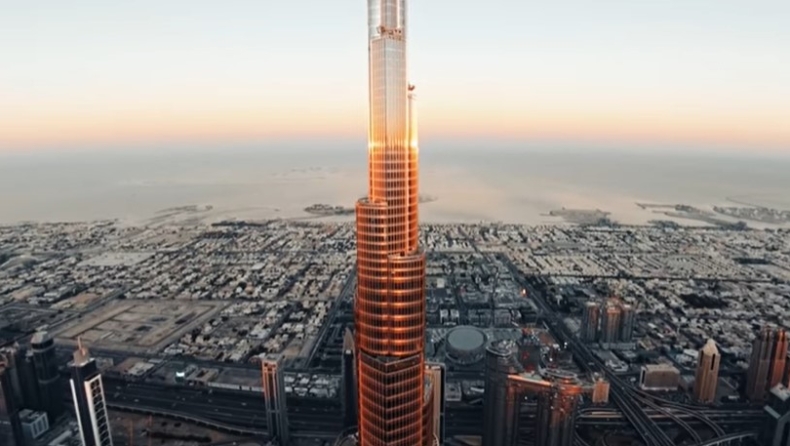 Το ψηλότερο κτίριο στον κόσμο μετατράπηκε σε «κουτί για έρανο» υπέρ των πληγέντων από τον κορονοϊό