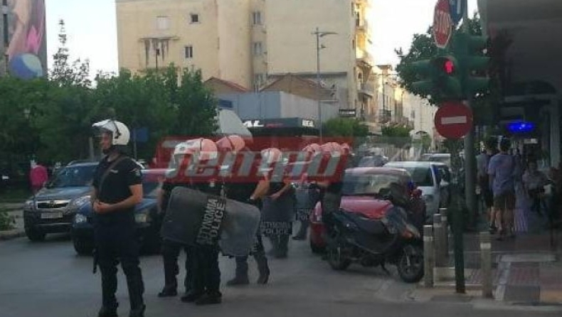 Χαμός στην Πάτρα: Πορεία οπαδών της ΑΕΚ στον σύνδεσμο του ΠΑΟΚ, βρέθηκαν μαχαίρια (pics)
