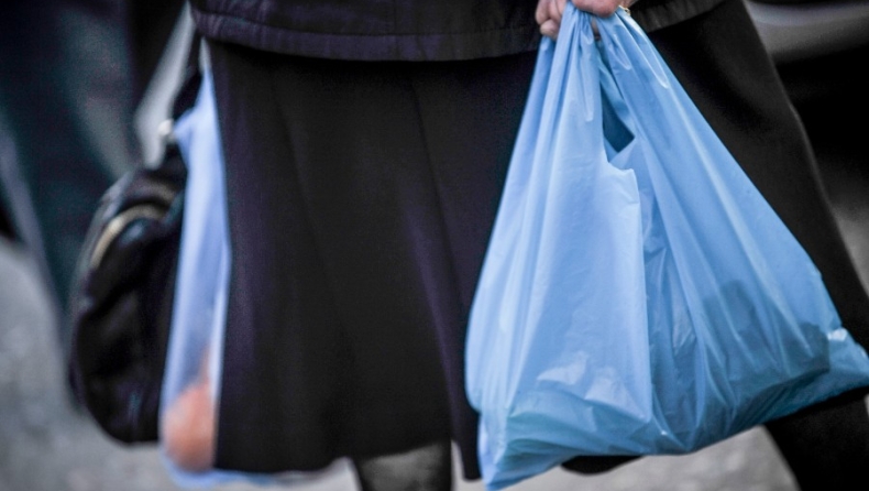 Κατά 98,6 μειώθηκε η χρήση πλαστικής σακούλας ελαφρού βάρους