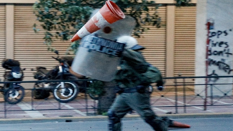 Επεισόδια στο Σύνταγμα μετά την πορεία για τον Τζορτζ Φλόιντ (pics)