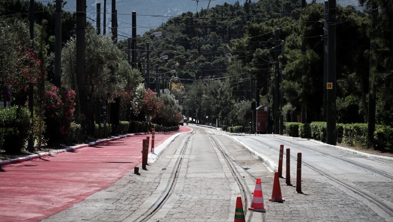 «Κοκκίνισε» η Αθήνα: Πρώτη μέρα για τον Μεγάλο Περίπατο, αντιδράσεις από τους οδηγούς (pics)