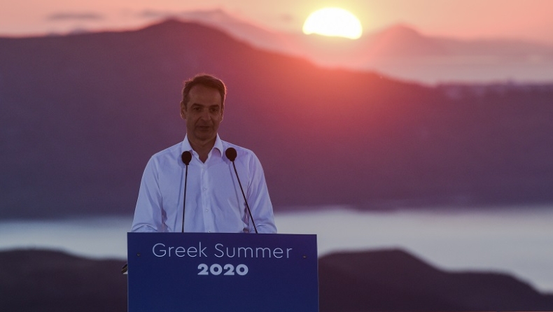 Κυριάκος Μητσοτάκης από Σαντορίνη: «Ελάτε στην Ελλάδα, προτεραιότητα η υγεία σας» (pics & vid)
