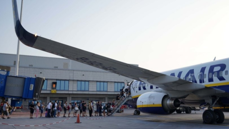Επικεφαλής Ryanair: «Δεν θα ματαιώσουμε πτήσεις, τρίχες η καραντίνα»