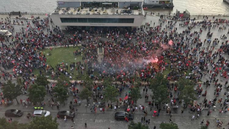 Λίβερπουλ: Ζητά από τον κόσμο να μείνει σπίτι! (pics)