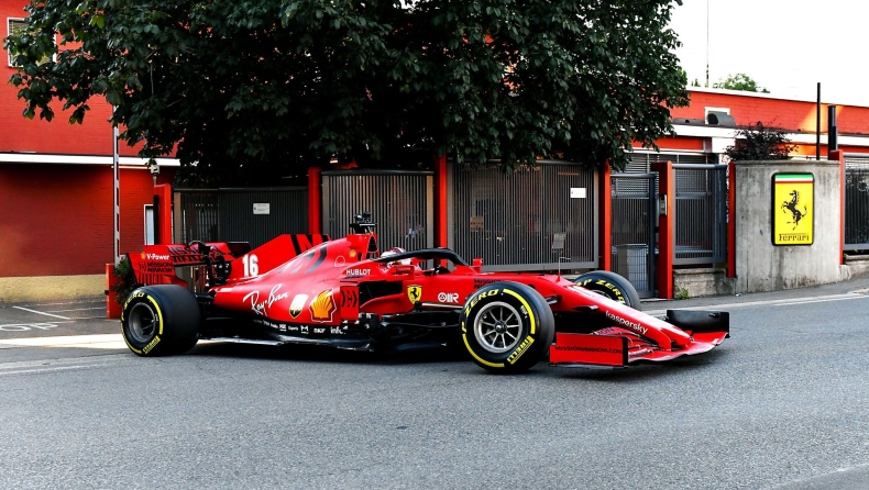 Ferrari: Ο Σαρλ Λεκλέρ έβγαλε μονοθέσιο της F1 στο δρόμο (vid)
