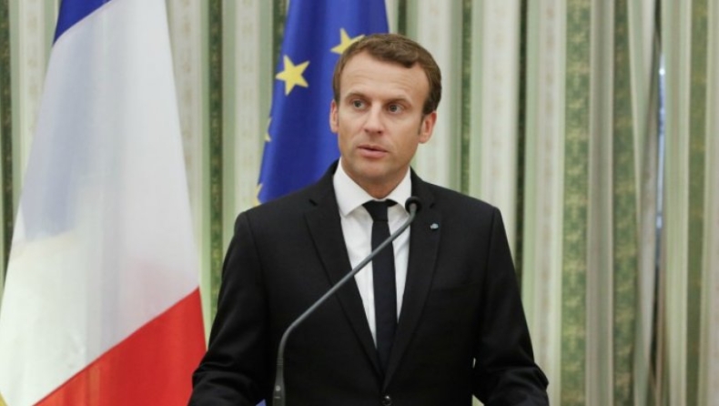 Εμανουέλ Μακρόν: «Η Γαλλία θα είναι ανυποχώρητη απέναντι στον ρατσισμό, αλλά η δημοκρατία δεν θα αποκαθηλώσει αγάλματα»