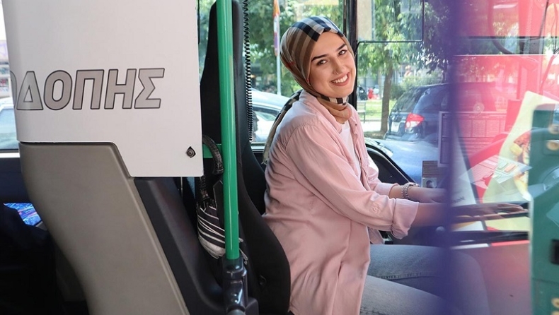 22χρονη μουσουλμάνα οδηγεί ΚΤΕΛ στη Ροδόπη (vid)