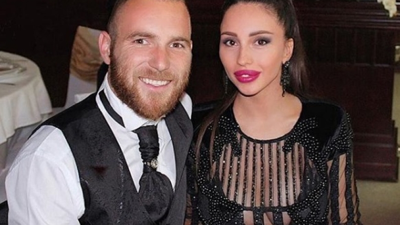 Κάταϊ: Ρατσιστικά σχόλια από την σύζυγό του, θέλουν να φύγει από τους Γκάλαξι (pics)