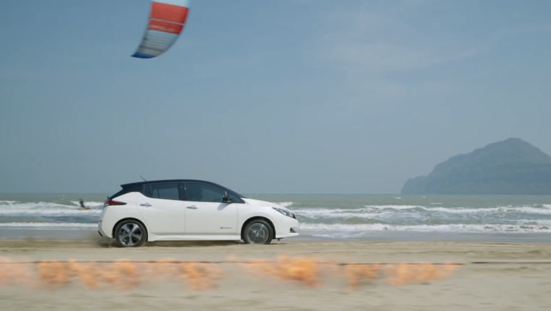 Το Nissan Leaf τα βάζει με τη... φύση! (vid)