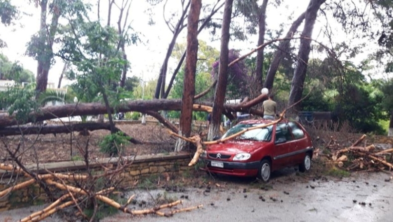 Μεγάλες καταστροφές στην Λέρο λόγω της κακοκαιρίας: Ο δήμαρχος ζήτησε να κηρυχθεί το νησί σε έκτακτη ανάγκη (pics)