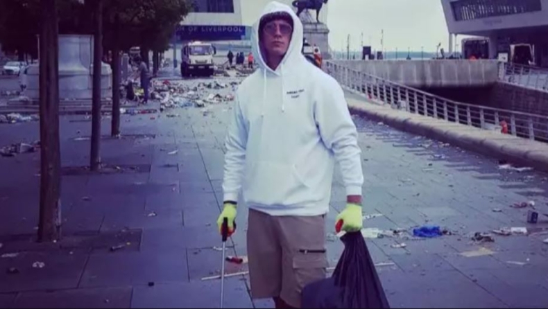 Οπαδός της Λίβερπουλ καθάρισε ολόκληρη την πόλη από σκουπίδια μετά τους εορτασμούς (pics)