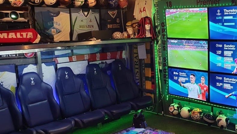 Ένας 46χρονος με 22.000 ευρώ μετέτρεψε το γκαράζ του σε «Μέκκα του ποδοσφαίρου» με 14 οθόνες (pics & vid)