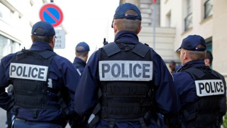 «Σεβαστείτε την αστυνομία μας»: Σύζυγοι Γάλλων αστυνομικών βγήκαν στους δρόμους κατά της κυβέρνησης (pics)