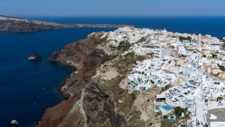 «Ρίχνουν» το ίντερνετ οι Βρετανοί τουρίστες: Αύξηση 220% στις αναζητήσεις για διακοπές στην Ελλάδα