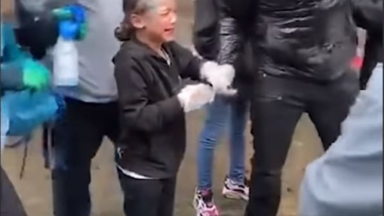 Οργή στο Σιάτλ με τους αστυνομικούς που ψέκασαν με χημικά 7χρονο κορίτσι(vid)