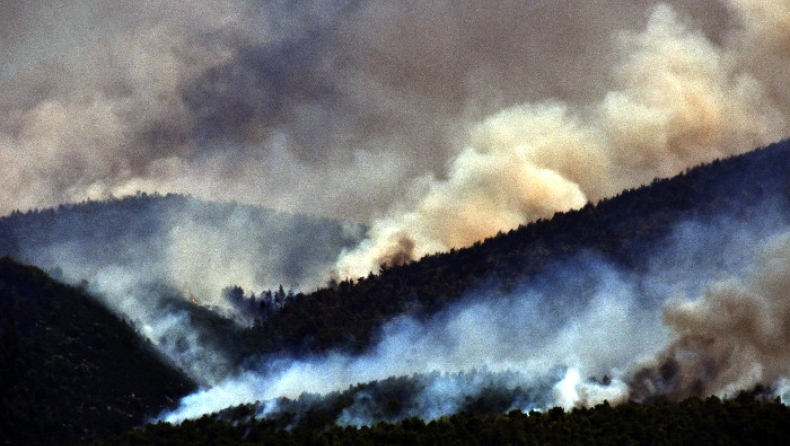Σε ύφεση η πυρκαγιά στην Κορινθία