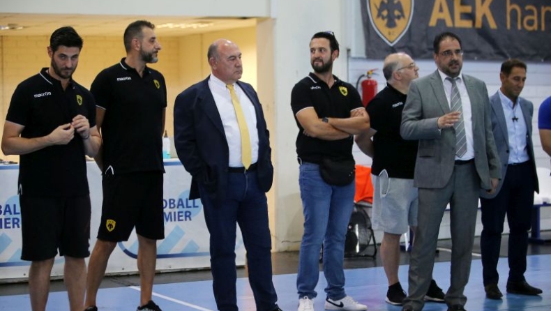 Παπασταμάτης: «Θέλουμε σερί πρωταθλήματα στο χάντμπολ για την ΑΕΚ» (pics)
