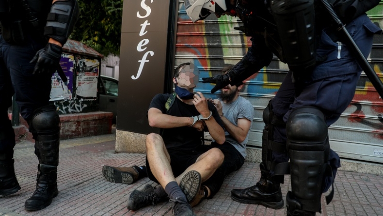 Πρωτοφανείς περιοριστικοί όροι για τους συλληφθέντες στην ΑΣΟΕΕ: Απαγόρευση διαδηλώσεων και... Εξαρχείων!