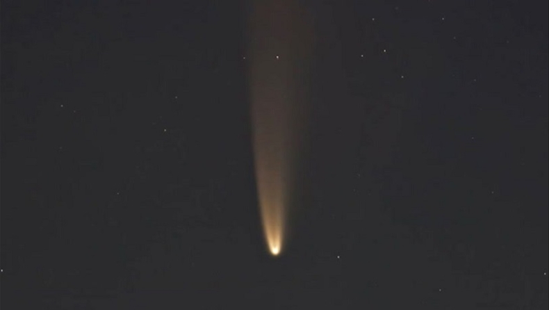 Εκπληκτική φωτογραφία του κομήτη Neowise πάνω από τα Μετέωρα (pic & vid)