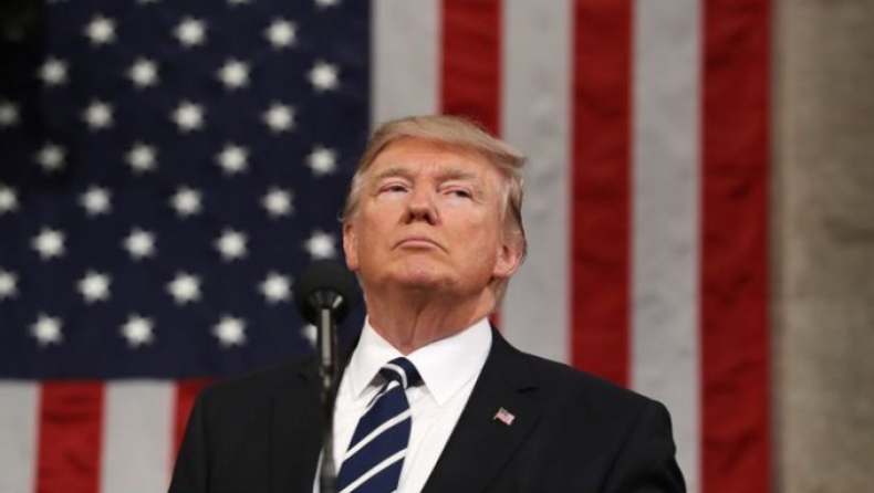 «Στο τέλος θα έχω δίκιο»: Ο Τραμπ επιμένει ότι ο κορονοϊός θα εξαφανιστεί