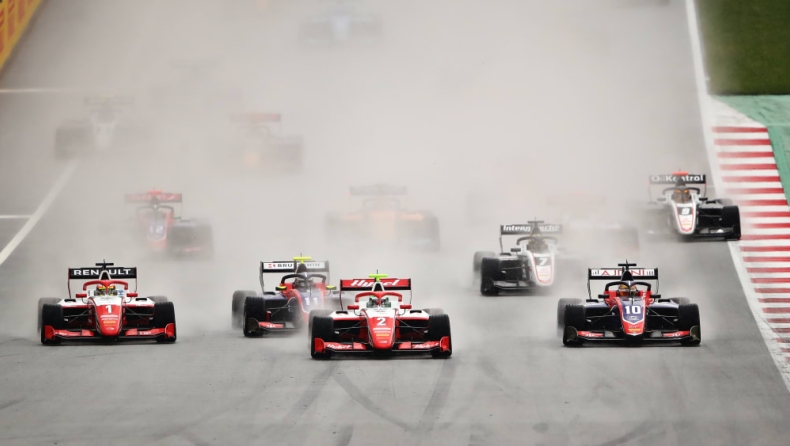 Πρόωρο τέλος και μισοί βαθμοί στον αγώνα της Formula 3 (vid)