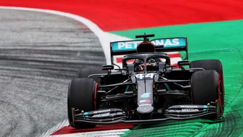 H Mercedes δείχνει το δρόμο στα πρώτα ελεύθερα δοκιμαστικά!