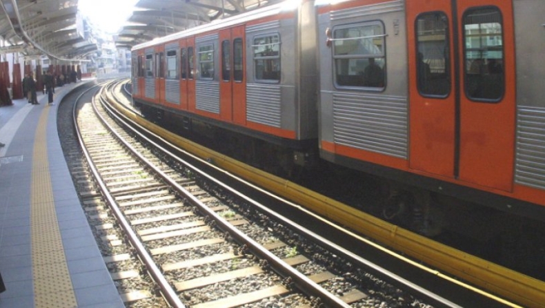 Ένταση στον Ηλεκτρικό: Με 40 βαθμούς Κελσίου διακόπηκαν δρομολόγια λόγω βλάβης