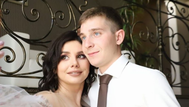 Μια 35χρονη influencer παντρεύτηκε τον 20χρονο θετό γιο της (pic & vid)