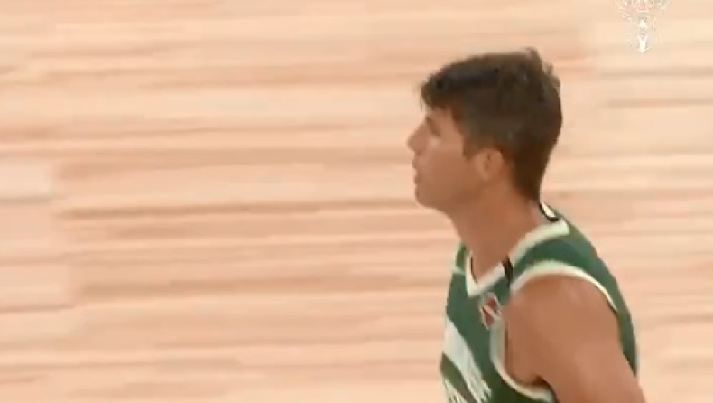 Μπακς: Το 22άρι του Κόρβερ (vid)