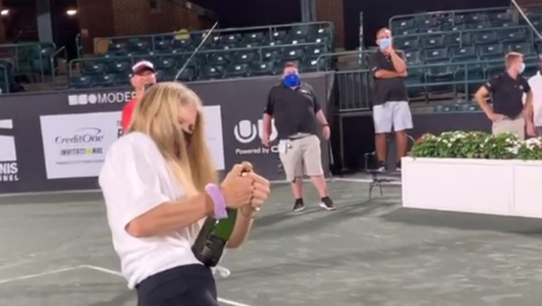 Μπουσάρντ: Η όμορφη Τζίνι δεν είναι γεννημένη ν' ανοίγει σαμπάνιες (vid)