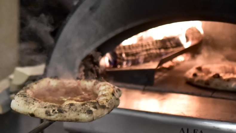 Ζευγάρι στην Ρόδο παρήγγειλε πίτσες και έστησε παγίδα για να κλέψει τον ντελιβερά