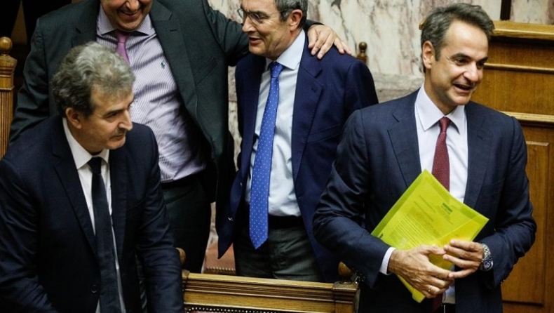 Νομοσχέδιο για διαδηλώσεις: Πέρασε με τις ψήφους ΝΔ, ΚΙΝΑΛ, Βελόπουλου - Απείχαν Παπανδρέου, Καστανίδης