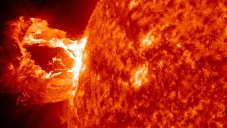 Συγκλονιστικές οι πιο κοντινές φωτογραφίες του Ήλιου που βλέπουμε ποτέ (pics & vid)