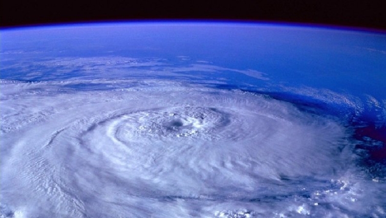 Χάννα: Αυτός είναι ο πρώτος τυφώνας στον Ατλαντικό για το 2020 (pics & vids)