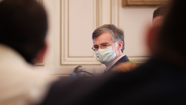 Μόνο ο Τσιόδρας φορούσε μάσκα στην έκτακτη σύσκεψη στο Μαξίμου (pics)