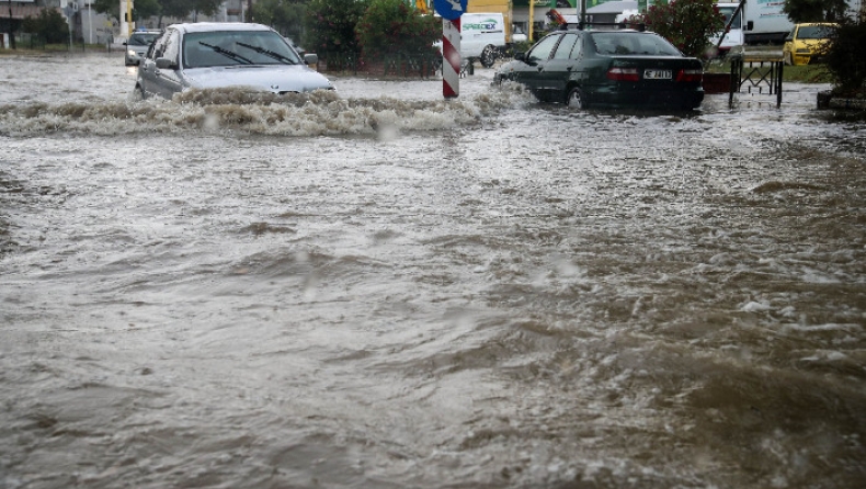 Εγκλωβίστηκαν σπίτια τους στον Λαγκαδά από την κακοκαιρία (vid)