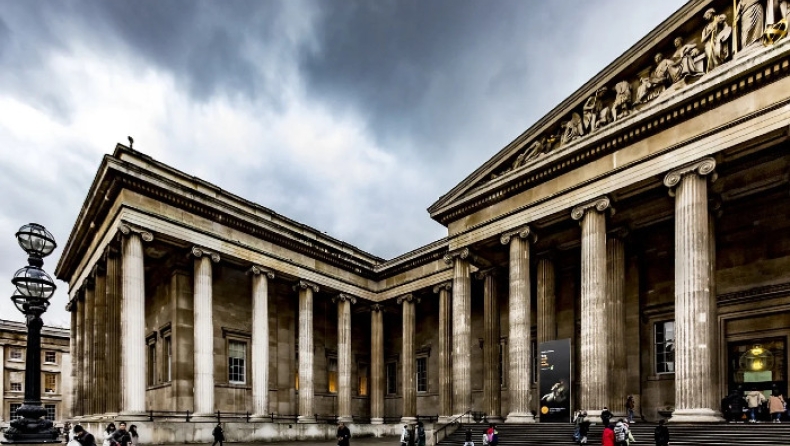 Βρετανικό Μουσείο: Άφησαν τα αγάλματα μέσα στη σκόνη και καθαρίζουν επί τρεις εβδομάδες για να ανοίξουν