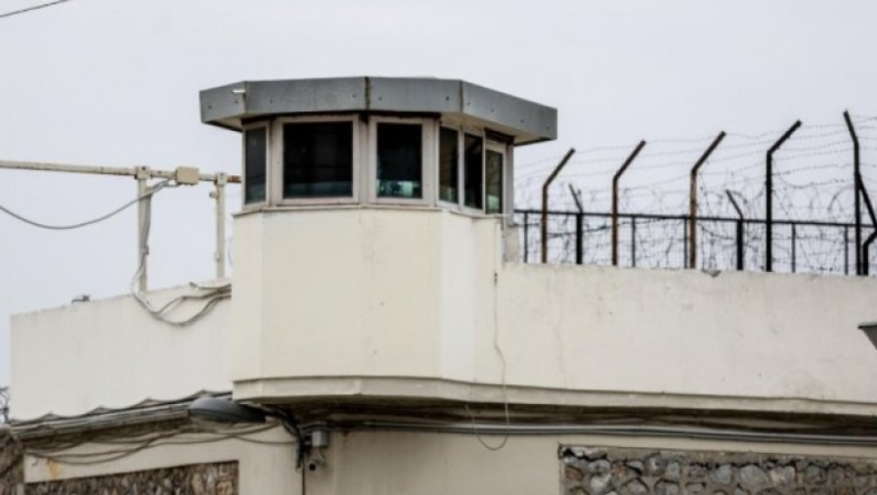 Αυτοσχέδιο σουβλί και κινητά βρέθηκαν στις φυλακές Κορυδαλλού (pic)