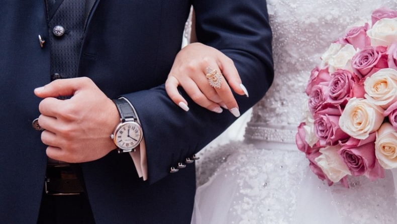 Κορονοϊός: Στην Κρήτη στήνουν γάμο και γλέντι με 1.500 άτομα