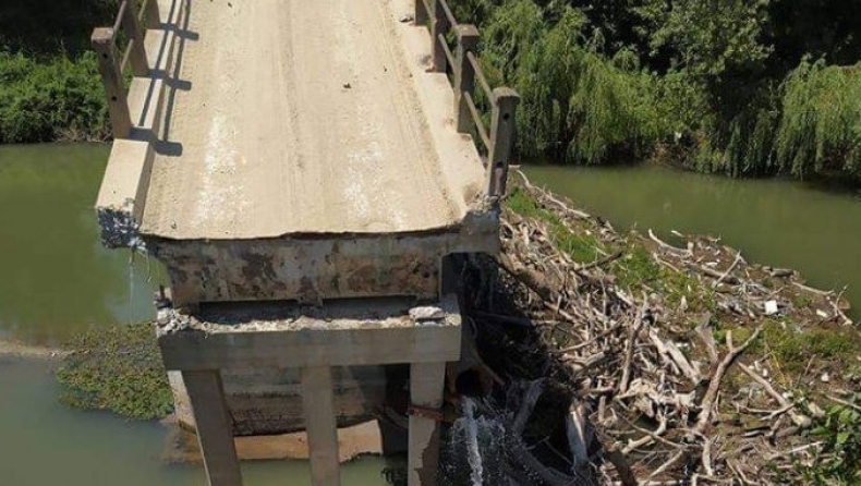 Κατέρρευσε τμήμα παλιάς γέφυρας στον Αγγίτη (pic)