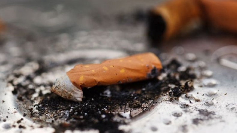 Λάρισα: 20χρονος έκανε παρατήρηση σε συνομήλικό του που πέταξε γόπα τσιγάρου στον δρόμο και έπαιξαν μπουνιές