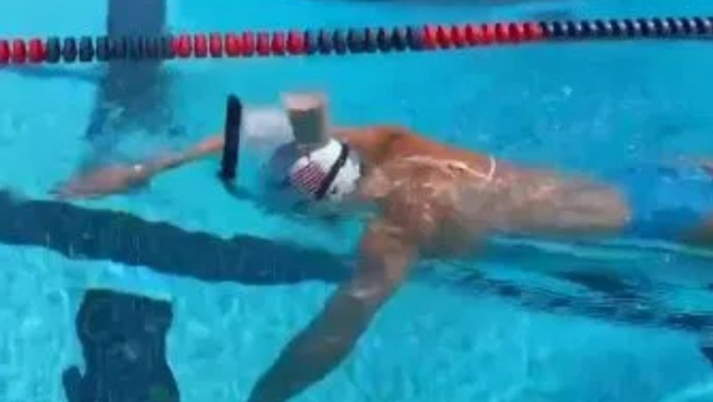 Κέιτι Λεντέκι: Η «χρυσή» Ολυμπιονίκης κολυμπάει με ένα ποτήρι γάλα στο κεφάλι (vid)