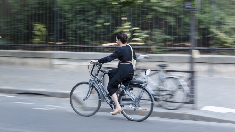 Μάσκα παντού στο Παρίσι, εκτός αν τρέχεις ή κάνεις ποδήλατο