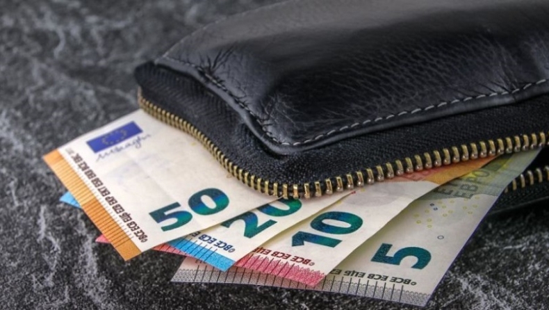Κύπρος: Ένας 17χρονος και ένας 18χρονος βρήκαν πορτοφόλι με 1.500 ευρώ και το παρέδωσαν (pic)